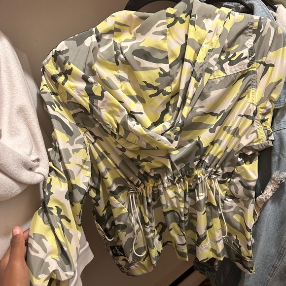 Calvin Klein Windbreaker - Picture 2 of 5